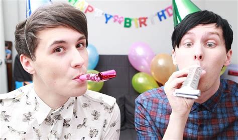 Fifteen-Year-Old Fangirl Reviews Dan And Phil's 'The Amazing Tour Is ...