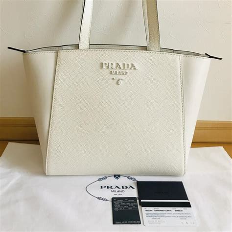 Prada 極美品 定価22万円 Prada プラダ ハンドバッグ ショルダーバッグ トートの通販 By 値下げ消える為全品不可。｜プラダならラクマ