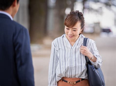 人付き合いでどっと疲れてしまう。実は「隠れ人見知り」の人の特徴＆対処法 人間関係 All About