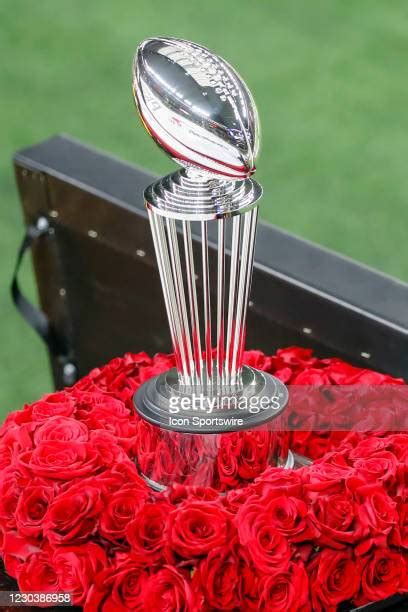 Rose Bowl Trophy Photos and Premium High Res Pictures - Getty Images