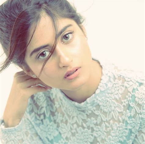 Sajal Ali - Biography, Age, Dramas, Telefilms, Films, Sister, Family ...