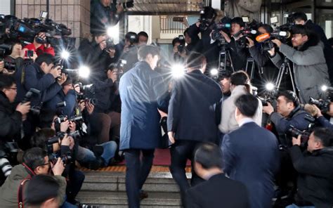 포토 법무부 들어서는 윤석열 검찰총장추미애 장관 예방 서울신문