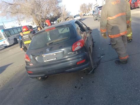 Fuerte Choque Entre Camioneta Y Un Auto En Caleta Olivia Hubo