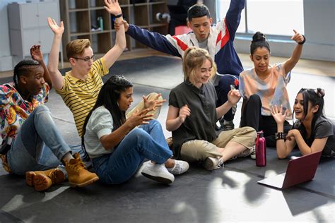 10 Best High School Movies That Are Streaming At The Top Of Their Class