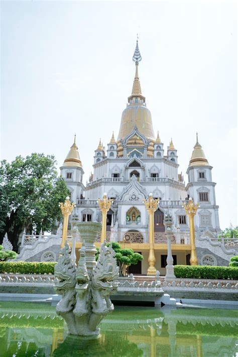 Famous Buu Long Pagoda in Vietnam · Free Stock Photo