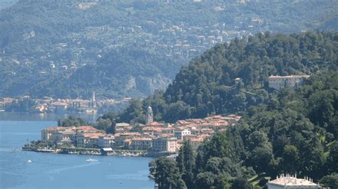 Lago Di Como Vandalo Enne Danneggia Le Auto In Sosta La Stampa