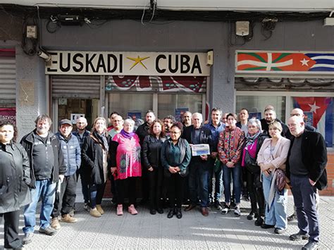 Cubainformacion Art Culo Una Treintena De Colectivos Arrop A