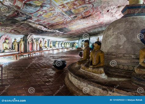 Dambulla Sri Lanka De Julio De Estatuas De Buda En Una