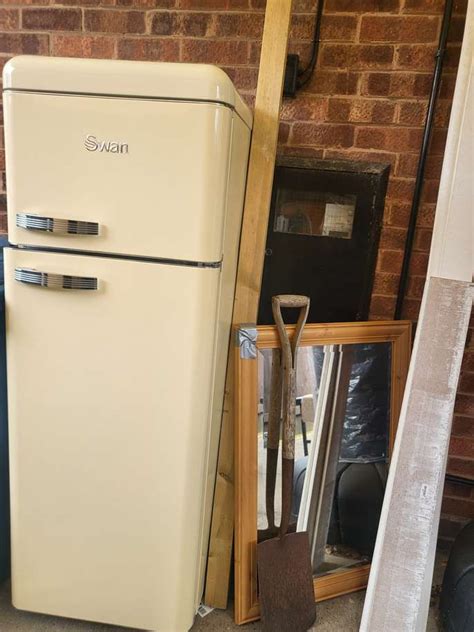 Freelywheely Swan Retro Fridge Freezer