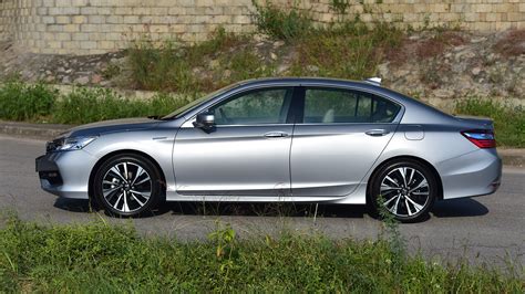 Honda Accord Hybrid 2016 STD Exterior Car Photos - Overdrive