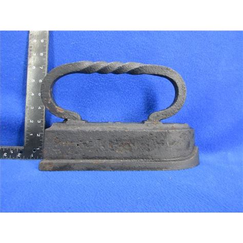 Vintage Cast Iron Sad Iron Marked 18
