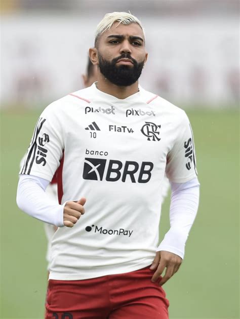 Gabigol é ausência em treino do Flamengo e segue como dúvida para