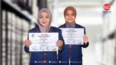 Mahasiswa D Rmik Raih Juara Lomba Infografis Asm Di Unusa Surabaya