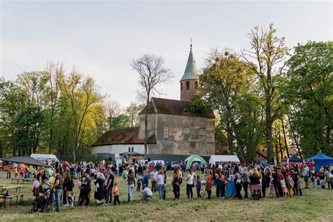 Magiczna Noc Bajek Na Zamku W Kar Owicach Zdj Cia Stare Sio Kowice