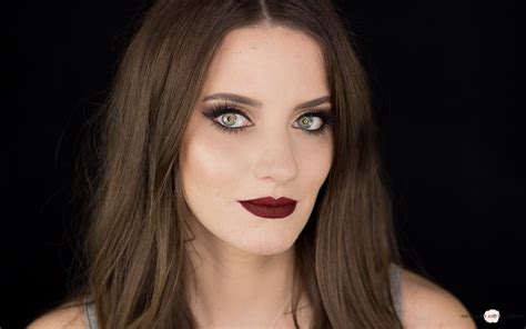 Eine Palette Vier Looks Urban Decay Naked 1 Palette Softest Golden Cut Crease The Beauty And