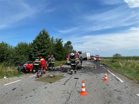 Autoturism spulberat de un TIR pe DN2E la Cornu Luncii Șoferul mașinii