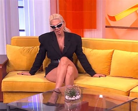 U TANGAMA ĐUSKA NASRED ULICE Najluđi snimak jelena Karleuše kupaći