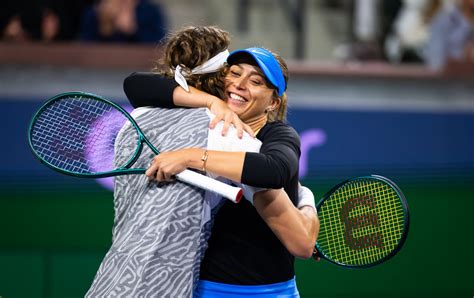 Stefanos Tsitsipas et Paula Badosa entrent en double mixte à Roland