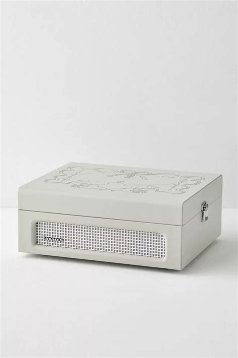 Crosley Uo Exclusive Embossed Bows Voyager Bluetooth Record Player