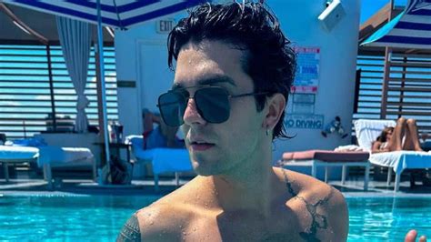 Sem camisa Luan Santana chama atenção ao exibir corpo definido em foto