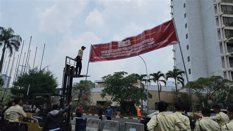 Pontjo Sutowo Heran Pengelola Gbk Pasang Spanduk Di Hotel Sultan