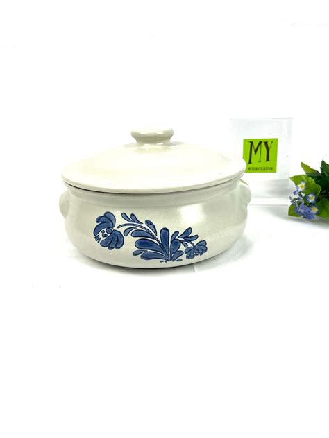 Vintage Stoneware Casserole Dish With Lid Pfaltzgraff Yorktowne Blue