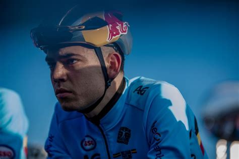 Wout Van Aert Sufri La Fractura De Una Clav Cula Y Varias Costillas En