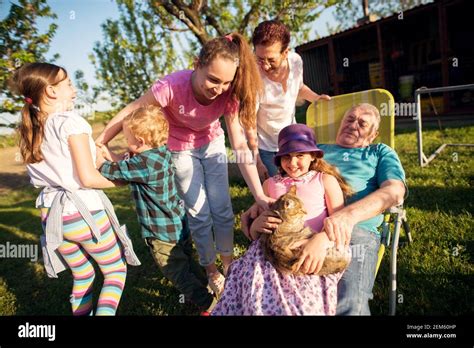 Grands Parents Petits Enfants Campagne Banque De Photographies Et D