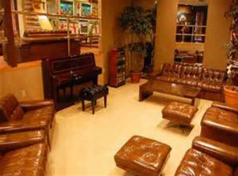 INSIDE GRACELAND | Elvis presley house, Elvis presley, Graceland