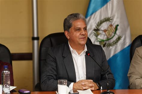 Ministro de Salud pide a Contraloría efectuar auditorías en los