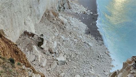 L Appel La Prudence Apr S Un Impressionnant Boulement De Falaise