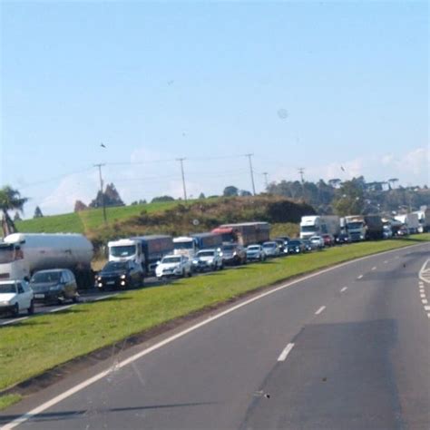 Obras causam lentidão na BR 277 em Campo Largo neste domingo dia 19