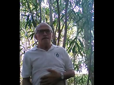 Masturbandome en un parque público XVIDEOS
