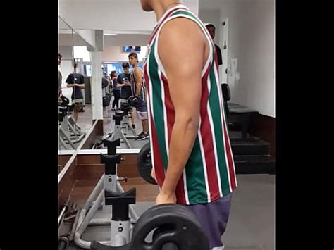 Novinho gostoso maromba anabolizado exibindo seus músculos fibrosos XVIDEOS