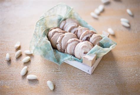 Amaretti Sardi Ricetta Tipica Con Mandorle Agrodolce