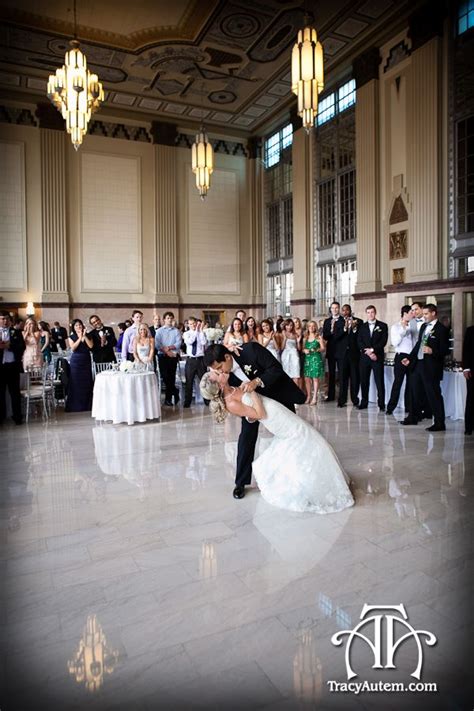 Wedding Reception At The Tandp Station In Fort Worth Bride And Groom First Dance Kissing