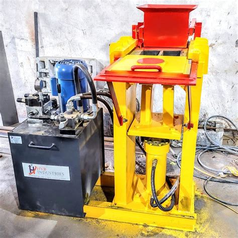 Semi Automatic Solid Hydraulic Pressure Fly Ash Bricks Machine At