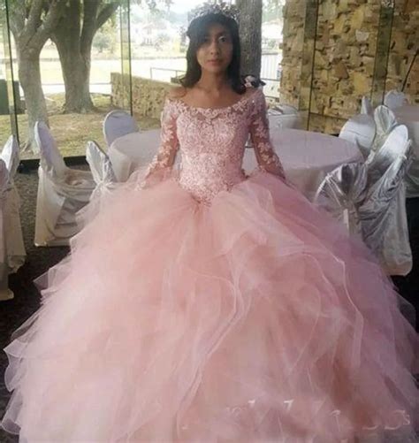 Vestidos De Quincea Era Rosa Con Apliques De Encaje De Manga Larga