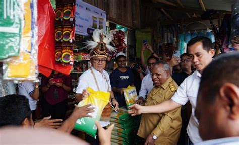 Kunjungi Pasar Sentral Timika Baru Papua Tengah Mendag Zulhas Harga