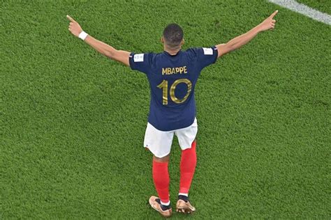 Com Dois Gols De Mbappé França Se Torna A Primeira Classificada Para