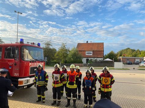 Zwei Gruppen Legten Leistungsabzeichen Gruppe Im L Scheinsatz Mit