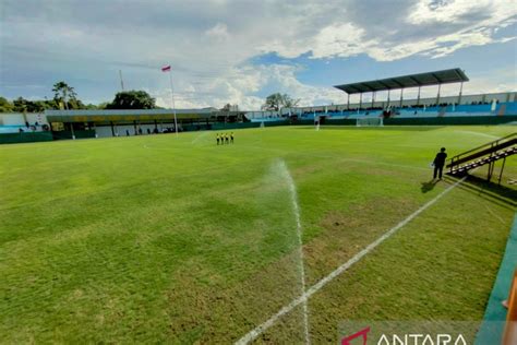 Mengubah Lapangan Berlumpur Jadi Stadion Sepak Bola Megah Di Kota