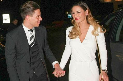 Just Friends Eh Joey Essex And Sam Faiers Hold Hands On Romantic Dinner Date Daily Star