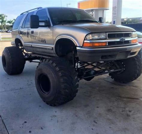 Pin By Wayne Taylor On Lifted S10s Lifted Chevy Trucks Chevrolet Blazer S10 Blazer