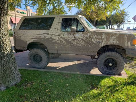 Ford Bronco Wheel Offset Aggressive Outside Fender Stock