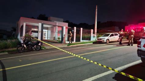 Homem mata esposa a facadas dentro de residência Jornal Razão