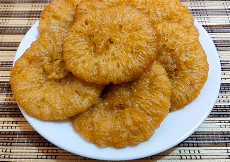 Resep Cucur Gula Merah Lembut Bersarang Oleh Ihdanas Cookpad