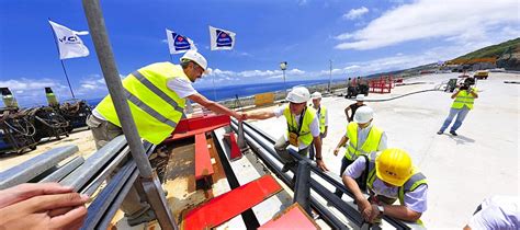 Les Travailleurs De La Route Des Tamarins