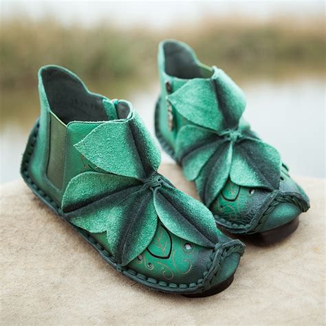 Ladies Handmade Flower Applique Leather Shoes CW305035