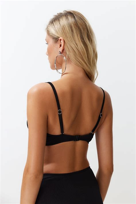 TRENDYOLMİLLA Siyah Balkonet Push Up Dokulu Bikini Üstü TBESS BU Fiyatı Yorumları